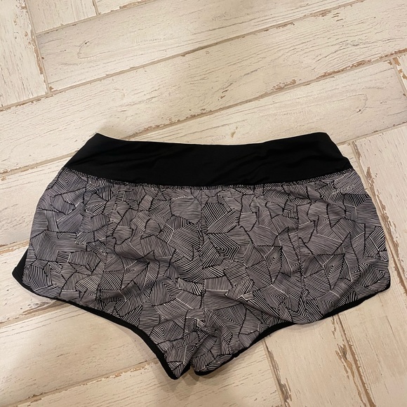 Nike running shorts - Picture 2 of 3